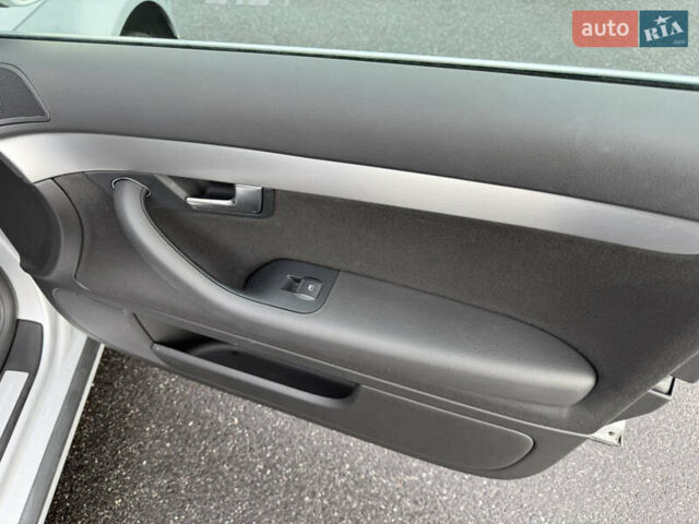 Сірий Ауді А4, об'ємом двигуна 1.6 л та пробігом 176 тис. км за 7999 $, фото 70 на Automoto.ua