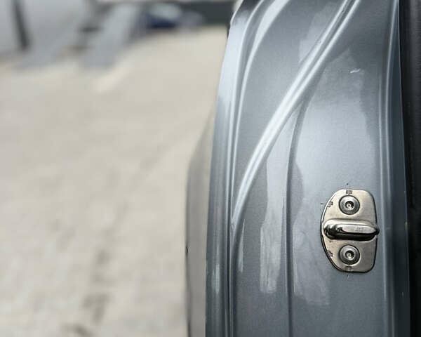 Сірий Ауді А4, об'ємом двигуна 1.6 л та пробігом 193 тис. км за 6500 $, фото 71 на Automoto.ua