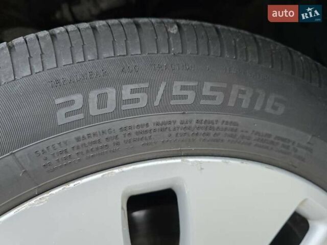Сірий Ауді А4, об'ємом двигуна 1.6 л та пробігом 207 тис. км за 6500 $, фото 33 на Automoto.ua