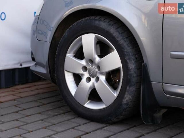 Сірий Ауді А4, об'ємом двигуна 2 л та пробігом 248 тис. км за 7300 $, фото 6 на Automoto.ua