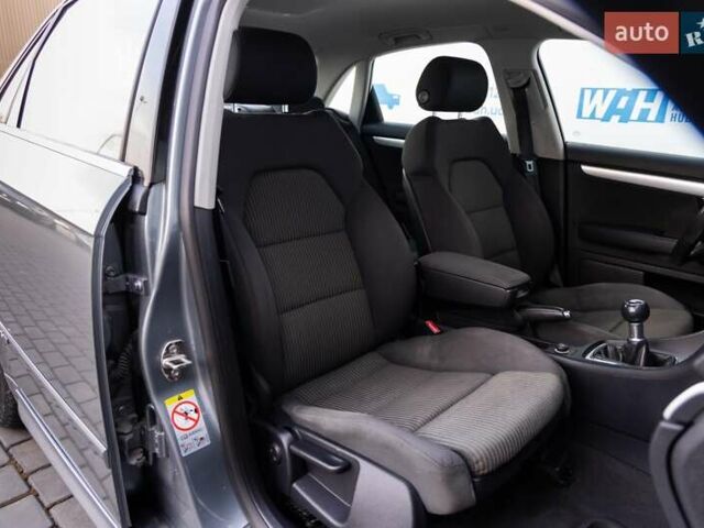 Сірий Ауді А4, об'ємом двигуна 2 л та пробігом 248 тис. км за 7300 $, фото 22 на Automoto.ua