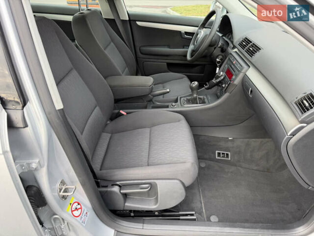 Сірий Ауді А4, об'ємом двигуна 1.6 л та пробігом 176 тис. км за 7999 $, фото 72 на Automoto.ua