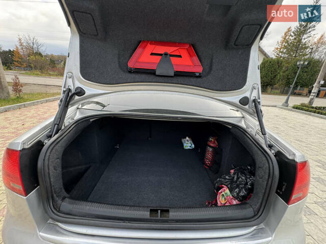 Сірий Ауді А4, об'ємом двигуна 1.97 л та пробігом 220 тис. км за 4950 $, фото 19 на Automoto.ua