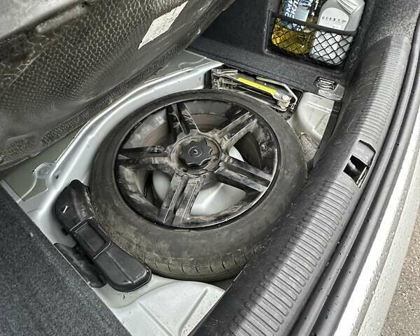 Сірий Ауді А4, об'ємом двигуна 1.98 л та пробігом 180 тис. км за 8000 $, фото 11 на Automoto.ua