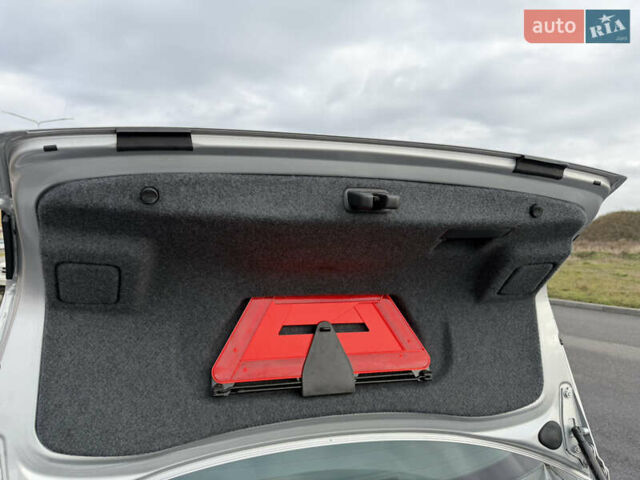 Сірий Ауді А4, об'ємом двигуна 1.6 л та пробігом 176 тис. км за 7999 $, фото 30 на Automoto.ua