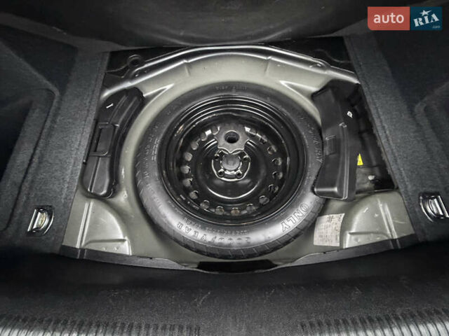 Сірий Ауді А4, об'ємом двигуна 1.8 л та пробігом 193 тис. км за 8999 $, фото 24 на Automoto.ua