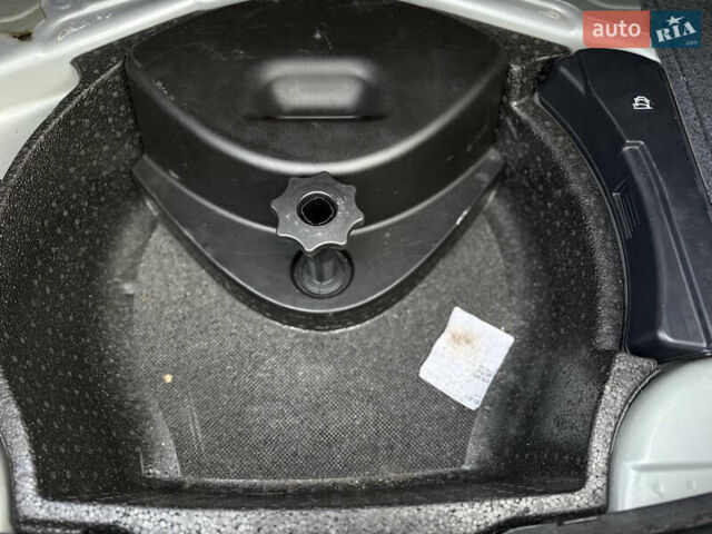 Сірий Ауді А4, об'ємом двигуна 1.6 л та пробігом 193 тис. км за 6500 $, фото 82 на Automoto.ua