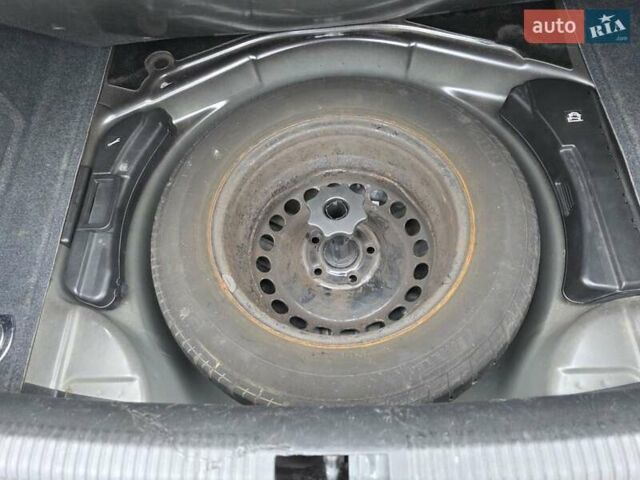 Сірий Ауді А4, об'ємом двигуна 1.6 л та пробігом 207 тис. км за 6500 $, фото 28 на Automoto.ua