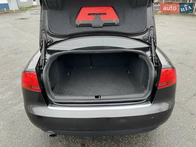 Серый Ауди А4, объемом двигателя 1.6 л и пробегом 208 тыс. км за 7000 $, фото 13 на Automoto.ua