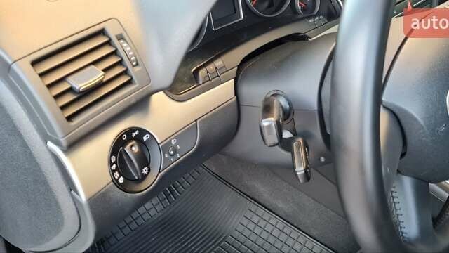 Сірий Ауді А4, об'ємом двигуна 1.6 л та пробігом 166 тис. км за 7900 $, фото 17 на Automoto.ua