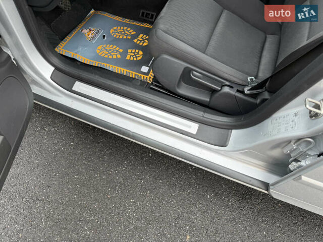 Сірий Ауді А4, об'ємом двигуна 1.6 л та пробігом 176 тис. км за 7999 $, фото 39 на Automoto.ua