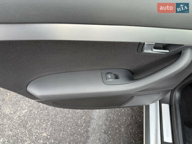 Сірий Ауді А4, об'ємом двигуна 1.6 л та пробігом 176 тис. км за 7999 $, фото 55 на Automoto.ua