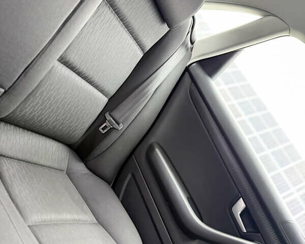 Сірий Ауді А4, об'ємом двигуна 1.6 л та пробігом 193 тис. км за 6500 $, фото 69 на Automoto.ua