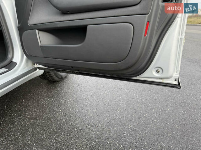 Сірий Ауді А4, об'ємом двигуна 1.6 л та пробігом 176 тис. км за 7999 $, фото 68 на Automoto.ua