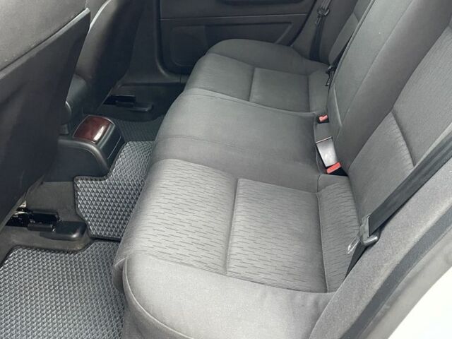 Серый Ауди А4, объемом двигателя 2 л и пробегом 242 тыс. км за 5500 $, фото 10 на Automoto.ua