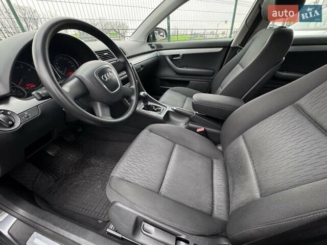 Серый Ауди А4, объемом двигателя 1.6 л и пробегом 167 тыс. км за 6950 $, фото 1 на Automoto.ua