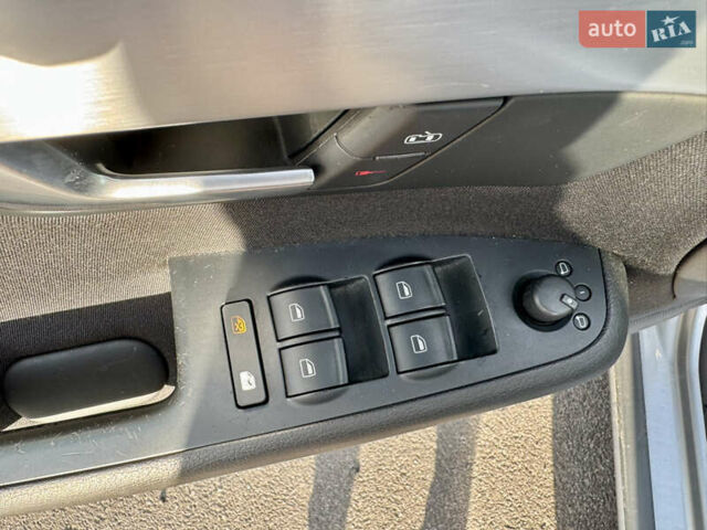 Сірий Ауді А4, об'ємом двигуна 0 л та пробігом 212 тис. км за 8799 $, фото 41 на Automoto.ua
