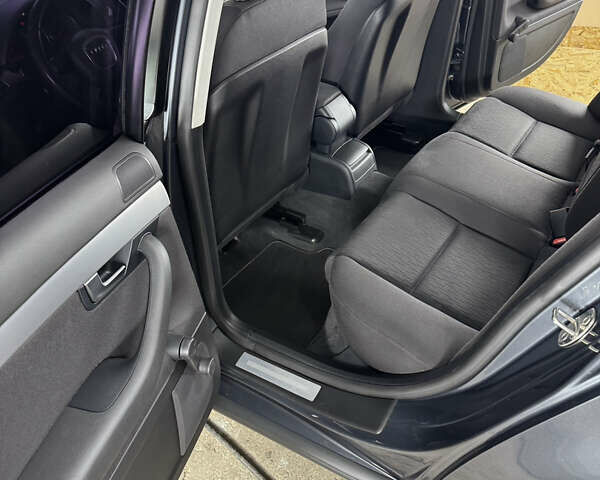 Серый Ауди А4, объемом двигателя 2 л и пробегом 215 тыс. км за 7800 $, фото 23 на Automoto.ua