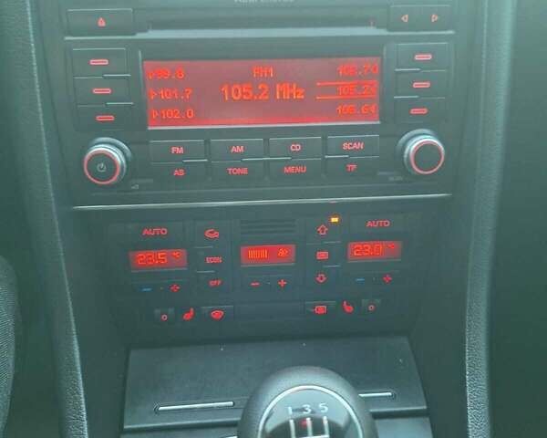 Серый Ауди А4, объемом двигателя 1.6 л и пробегом 184 тыс. км за 7500 $, фото 5 на Automoto.ua