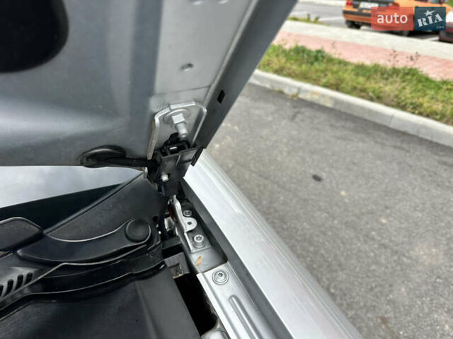 Серый Ауди А4, объемом двигателя 1.6 л и пробегом 171 тыс. км за 8599 $, фото 73 на Automoto.ua