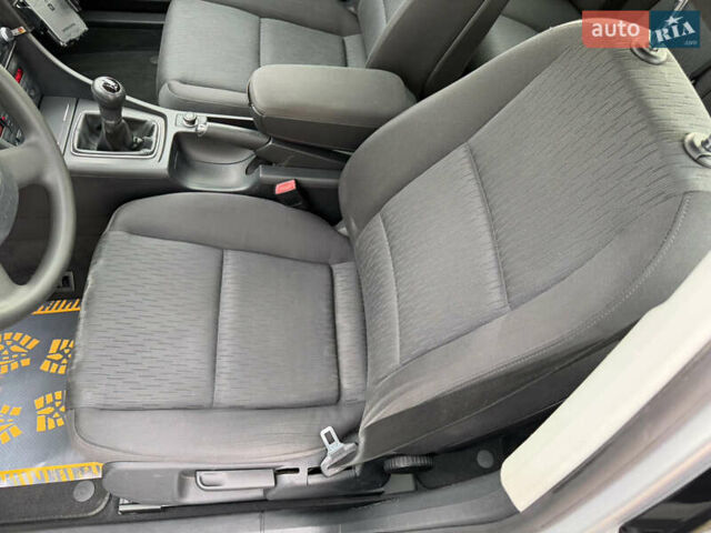 Сірий Ауді А4, об'ємом двигуна 1.6 л та пробігом 176 тис. км за 7999 $, фото 42 на Automoto.ua