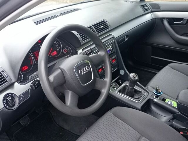 Серый Ауди А4, объемом двигателя 0 л и пробегом 224 тыс. км за 6600 $, фото 1 на Automoto.ua
