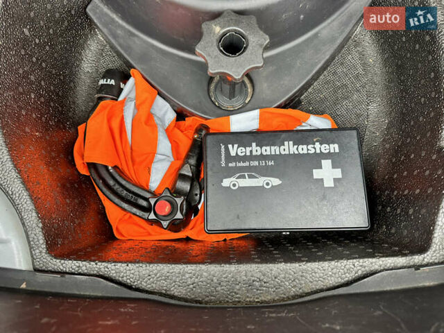 Серый Ауди А4, объемом двигателя 1.6 л и пробегом 171 тыс. км за 8599 $, фото 34 на Automoto.ua