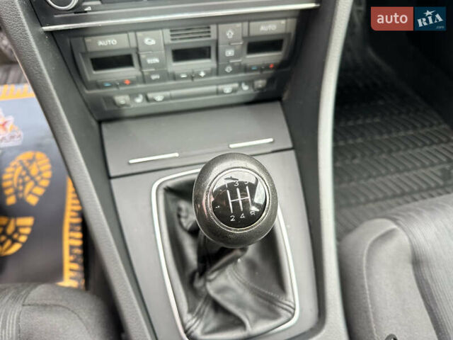 Серый Ауди А4, объемом двигателя 1.6 л и пробегом 171 тыс. км за 8599 $, фото 49 на Automoto.ua