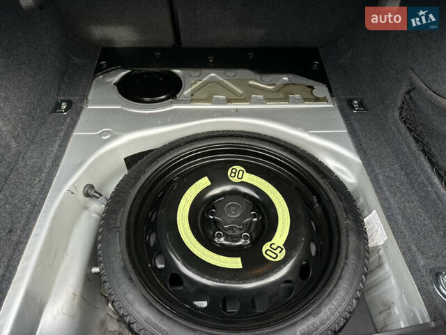 Сірий Ауді А4, об'ємом двигуна 2.7 л та пробігом 265 тис. км за 9249 $, фото 17 на Automoto.ua