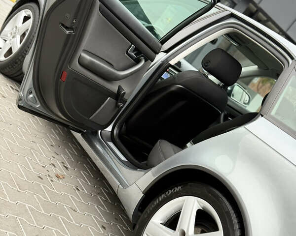 Сірий Ауді А4, об'ємом двигуна 1.6 л та пробігом 193 тис. км за 6500 $, фото 52 на Automoto.ua