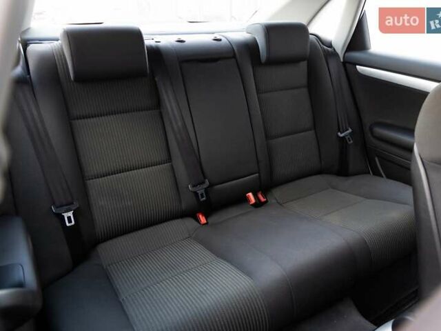 Сірий Ауді А4, об'ємом двигуна 2 л та пробігом 248 тис. км за 7300 $, фото 23 на Automoto.ua