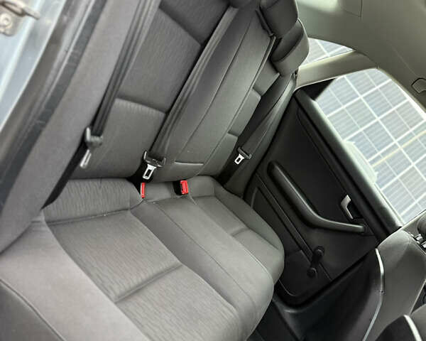 Сірий Ауді А4, об'ємом двигуна 1.6 л та пробігом 193 тис. км за 6500 $, фото 66 на Automoto.ua