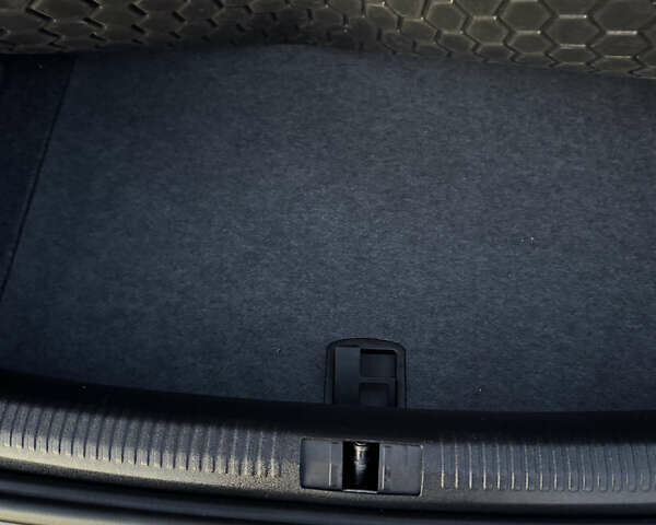 Серый Ауди А4, объемом двигателя 2 л и пробегом 215 тыс. км за 7800 $, фото 31 на Automoto.ua