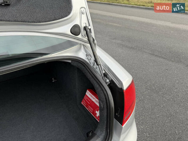 Сірий Ауді А4, об'ємом двигуна 1.6 л та пробігом 176 тис. км за 7999 $, фото 32 на Automoto.ua