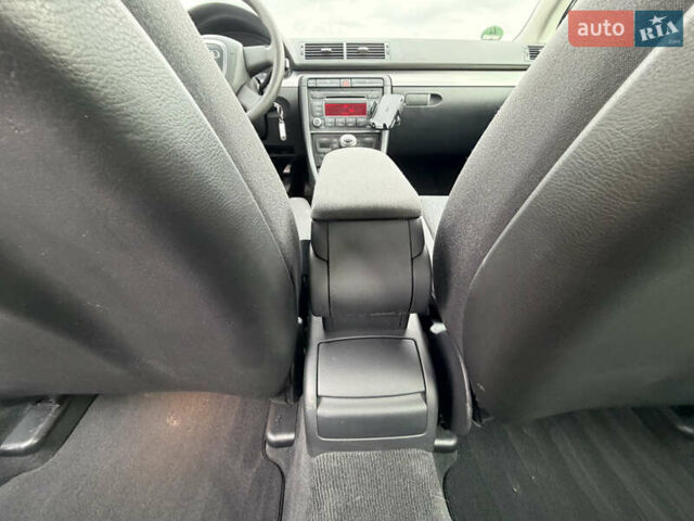 Сірий Ауді А4, об'ємом двигуна 1.6 л та пробігом 176 тис. км за 7999 $, фото 59 на Automoto.ua