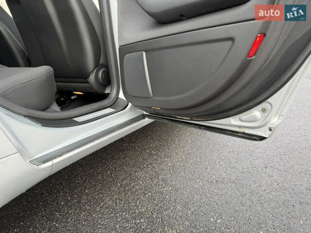 Сірий Ауді А4, об'ємом двигуна 1.6 л та пробігом 176 тис. км за 7999 $, фото 63 на Automoto.ua