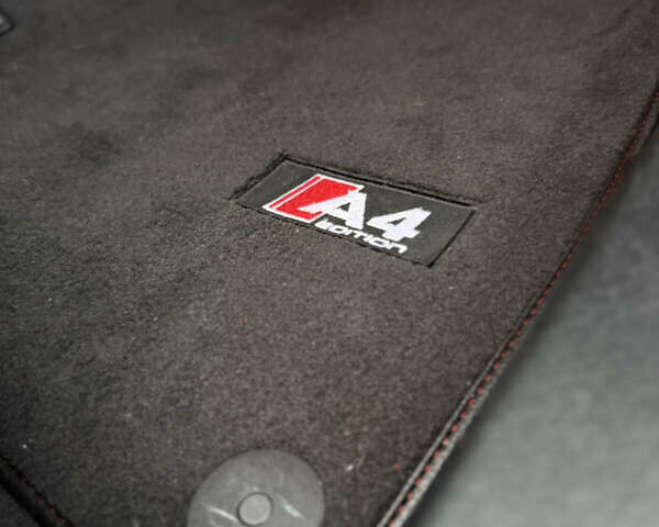 Сірий Ауді А4, об'ємом двигуна 1.6 л та пробігом 193 тис. км за 6500 $, фото 76 на Automoto.ua