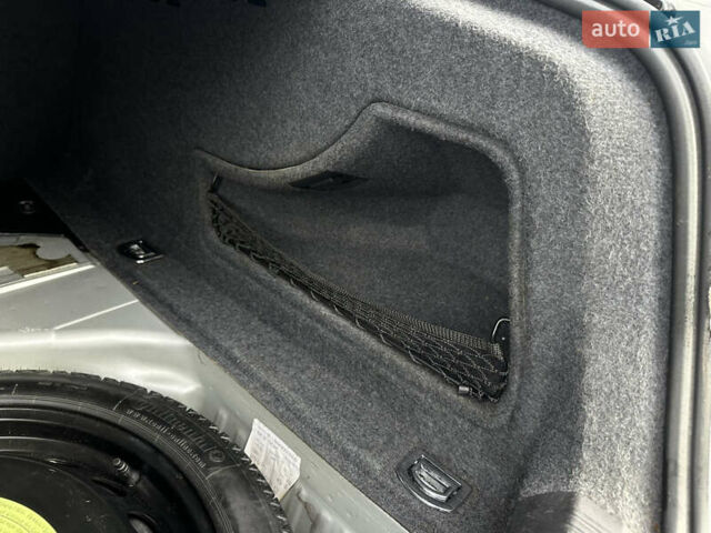 Сірий Ауді А4, об'ємом двигуна 2.7 л та пробігом 265 тис. км за 9249 $, фото 19 на Automoto.ua