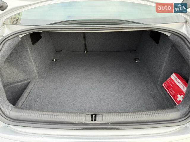 Сірий Ауді А4, об'ємом двигуна 1.6 л та пробігом 176 тис. км за 7999 $, фото 33 на Automoto.ua