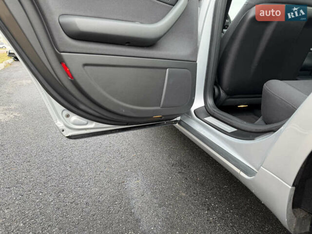 Сірий Ауді А4, об'ємом двигуна 1.6 л та пробігом 176 тис. км за 7999 $, фото 54 на Automoto.ua