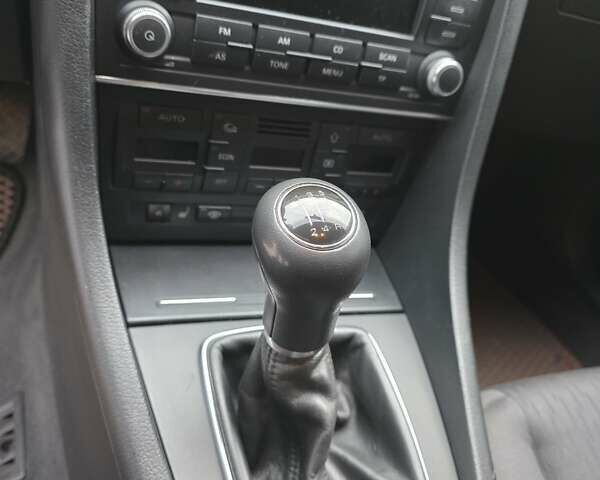 Сірий Ауді А4, об'ємом двигуна 1.6 л та пробігом 207 тис. км за 6500 $, фото 19 на Automoto.ua
