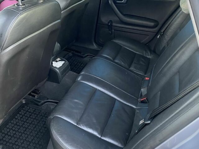 Сірий Ауді А4, об'ємом двигуна 2 л та пробігом 313 тис. км за 4000 $, фото 9 на Automoto.ua