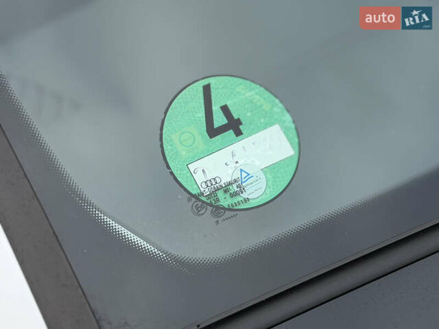 Сірий Ауді А4, об'ємом двигуна 1.6 л та пробігом 176 тис. км за 7999 $, фото 5 на Automoto.ua