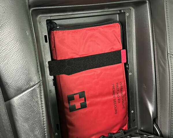 Сірий Ауді А4, об'ємом двигуна 1.8 л та пробігом 193 тис. км за 10000 $, фото 26 на Automoto.ua