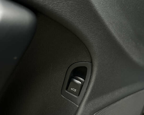 Серый Ауди А4, объемом двигателя 1.8 л и пробегом 212 тыс. км за 8500 $, фото 14 на Automoto.ua