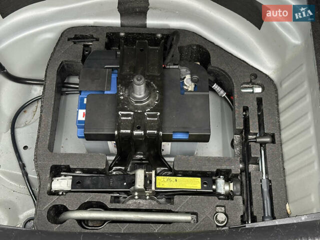 Сірий Ауді А4, об'ємом двигуна 1.8 л та пробігом 193 тис. км за 10000 $, фото 38 на Automoto.ua