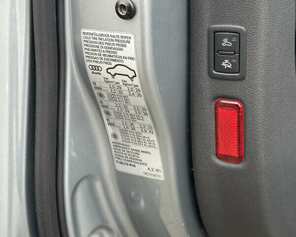 Сірий Ауді А4, об'ємом двигуна 1.8 л та пробігом 193 тис. км за 10000 $, фото 52 на Automoto.ua