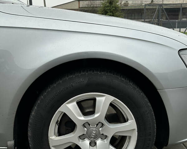 Сірий Ауді А4, об'ємом двигуна 1.8 л та пробігом 193 тис. км за 10000 $, фото 41 на Automoto.ua