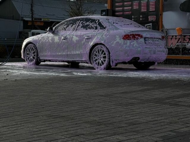 Сірий Ауді А4, об'ємом двигуна 2 л та пробігом 292 тис. км за 9200 $, фото 4 на Automoto.ua