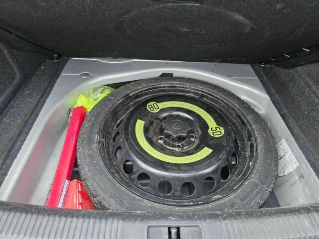 Сірий Ауді А4, об'ємом двигуна 2 л та пробігом 267 тис. км за 8900 $, фото 16 на Automoto.ua